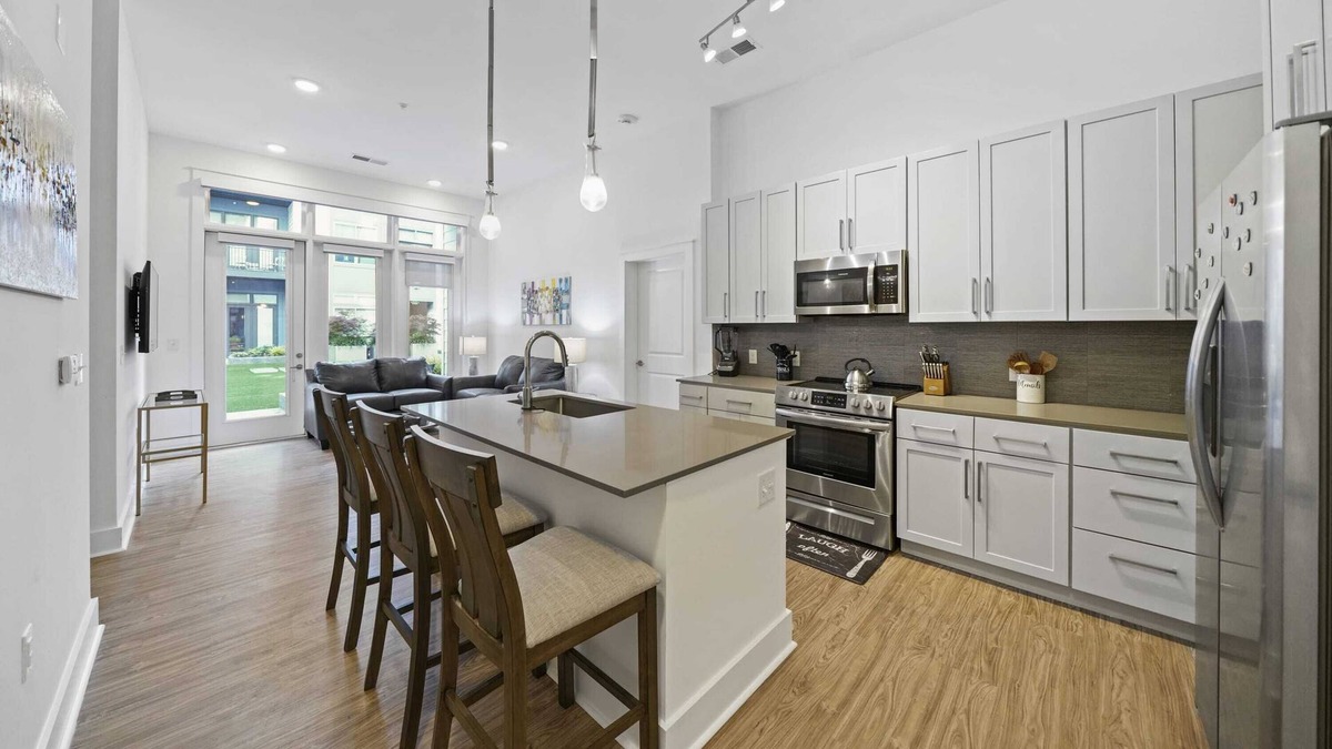 Second Ward Condo | StaysByWalker Uptown 2BR KingBeds/Gym/Parking/Desk