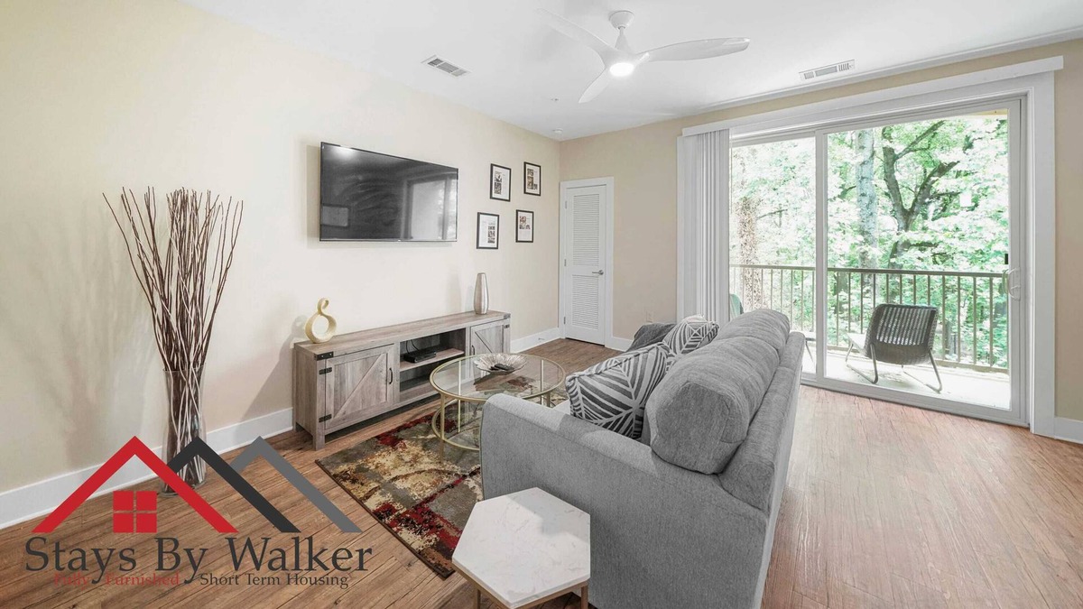 SouthPark Condo | StaysByWalker™ King Bed ★ SouthPark 1BR Condo ★ Pool/Gym (726 SqFt)