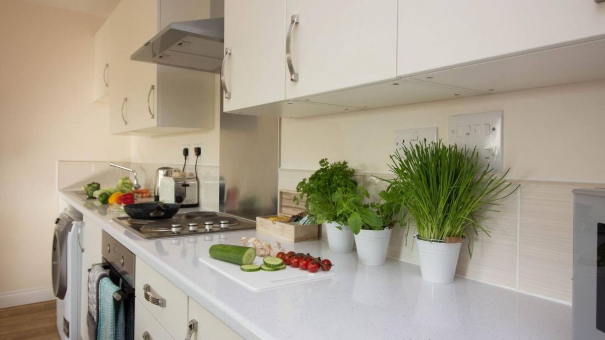 Southampton Apartment | Stayzo Castle Penthouse 17 - A Clean Fresh Modern Apartment With Free Wi-fi