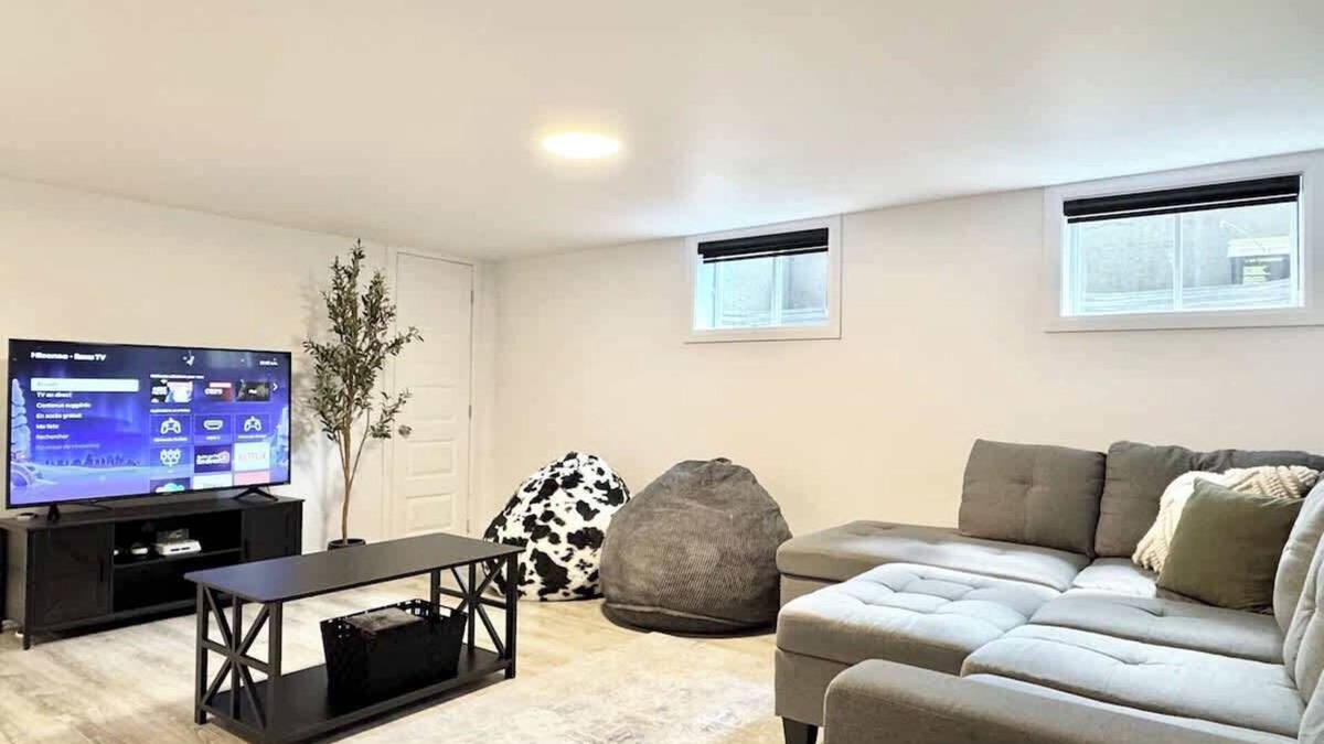 Cite-Universitaire Apartment | Ste-Foy urban area | 4 bedrooms Spa EV charger
