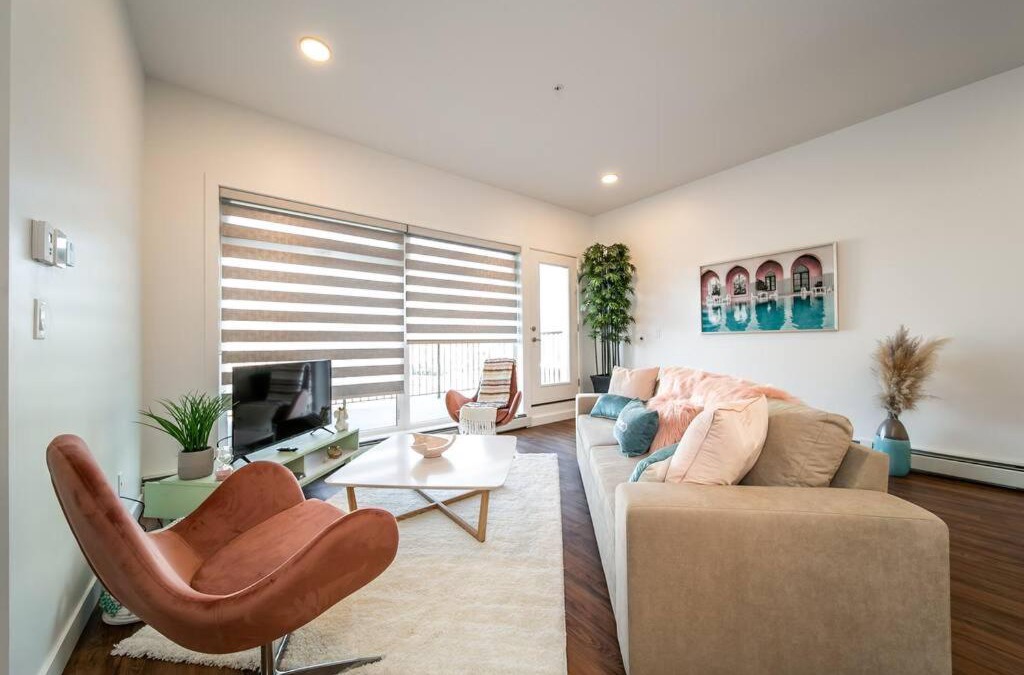 West Edmonton Apartment | Steamy Romantic Greek Corneer Suite King U/G Wifi