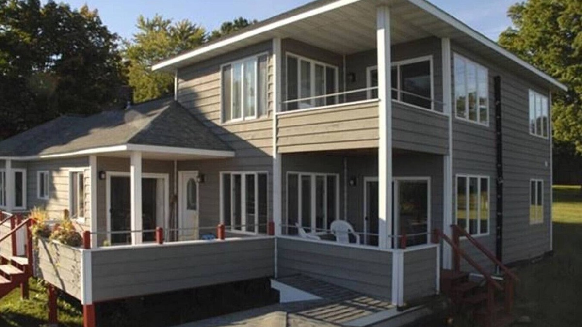 Bayfield Apartment | Steeple Hill Flats Two Suites Overlooking Lake Superior