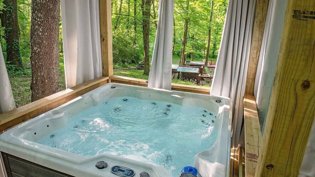 Lookout Valley Neighborhood Association Apartment | Stefan Cabin | Nature-Nested Tiny Home | Hot Tub