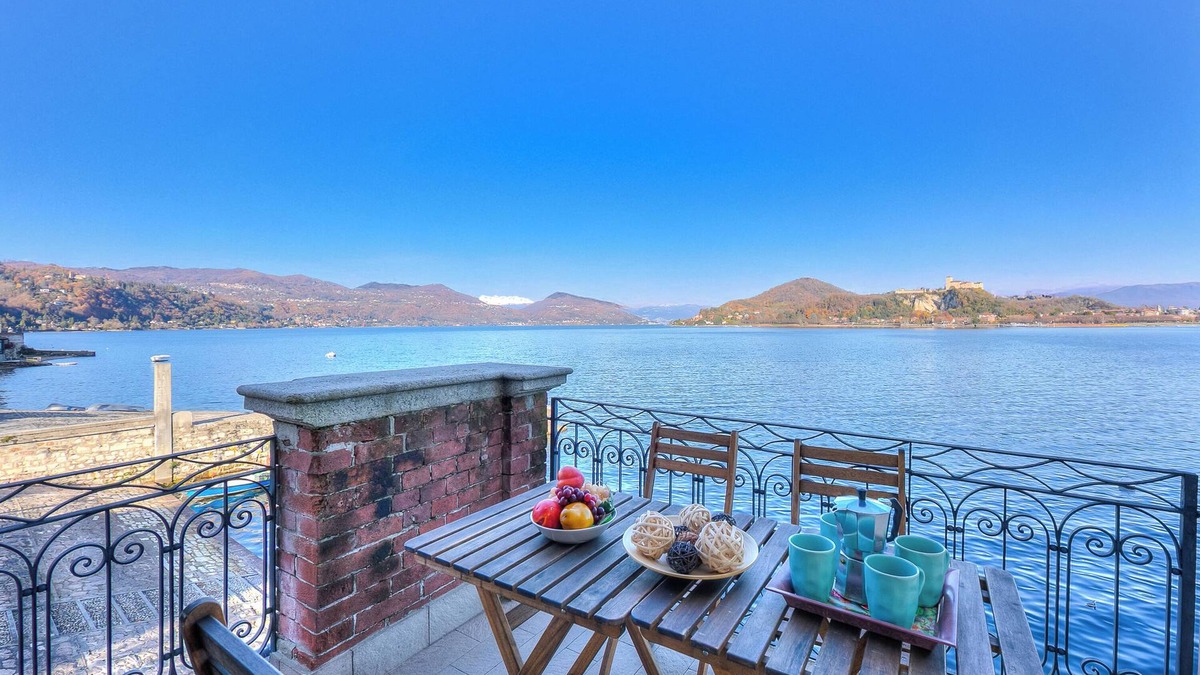 Arona Apartment | Stella Del Lago Pied Dans L'Eau, Arona, Italy