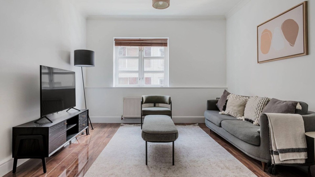 Whitechapel Apartment | Stellar Aldgate 1BR, nr Aldgate East Station & Shoreditch, by Blueground