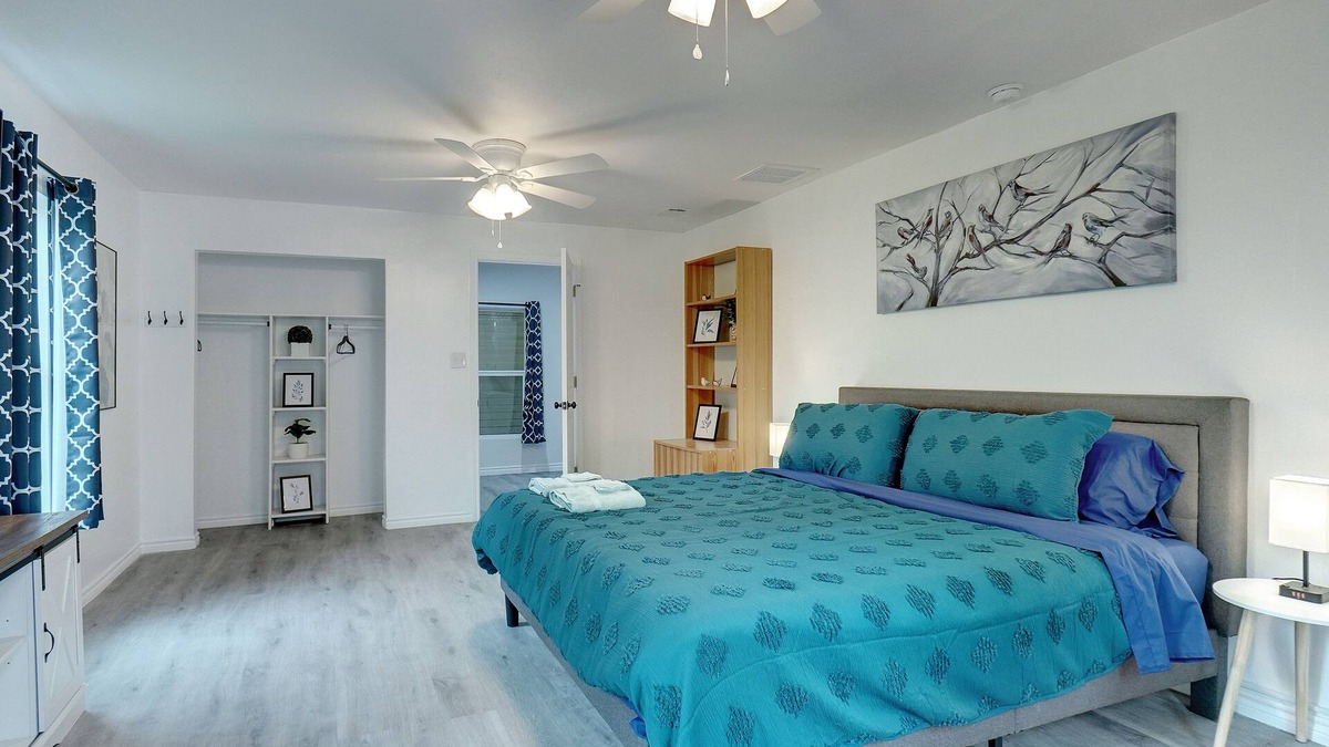 River Oaks House | Step Into Paradise