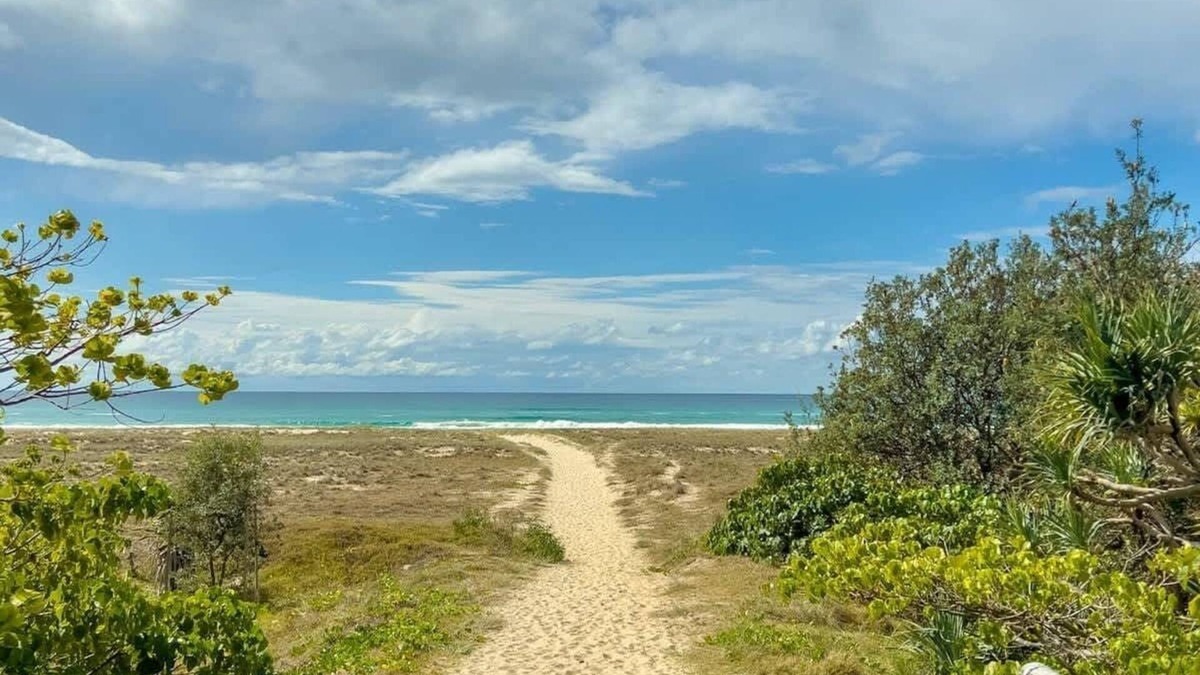 Bilinga Apartment | Step out to the Beach