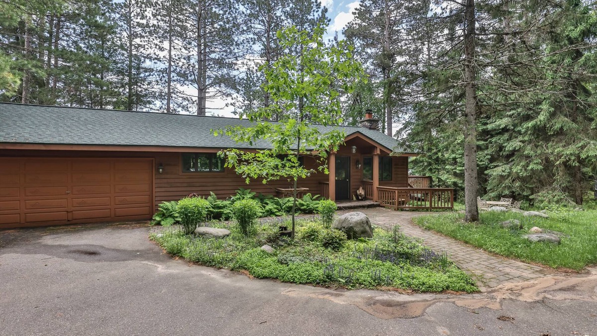 Sayner Cottage | Stepaway Vacation Rentals- Schneider Cabin