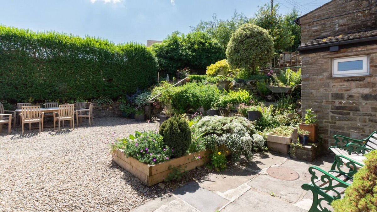 Hawes House | Steppe Haugh - Four Bedroom House, Sleeps 7