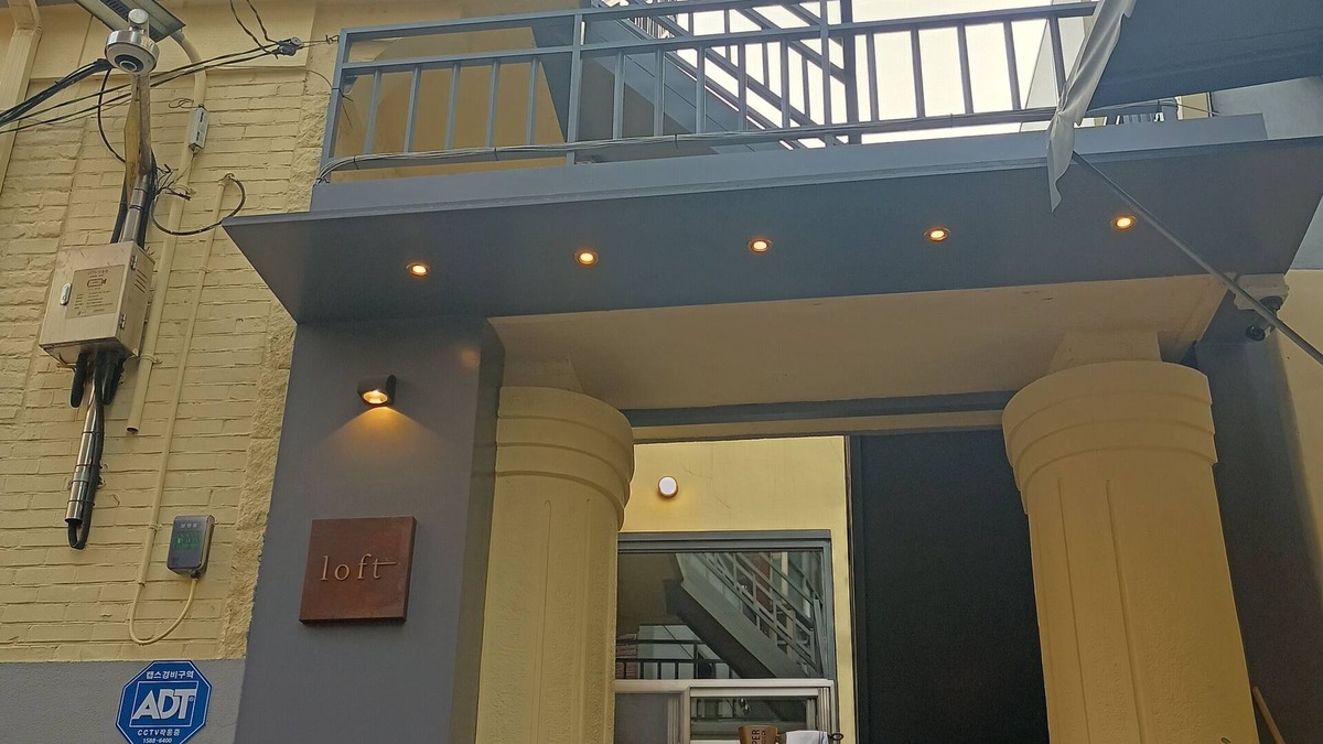 Jangchung-dong House | Steps away from DDP,Airport Bus,Shopping Malls & More
