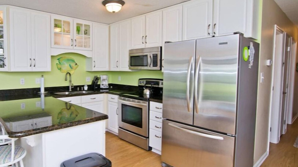Emerald Isle Condo | Steps away from the Ocean, Gym, Gazebos, Indoor/Outdoor Pools, & Tennis Courts