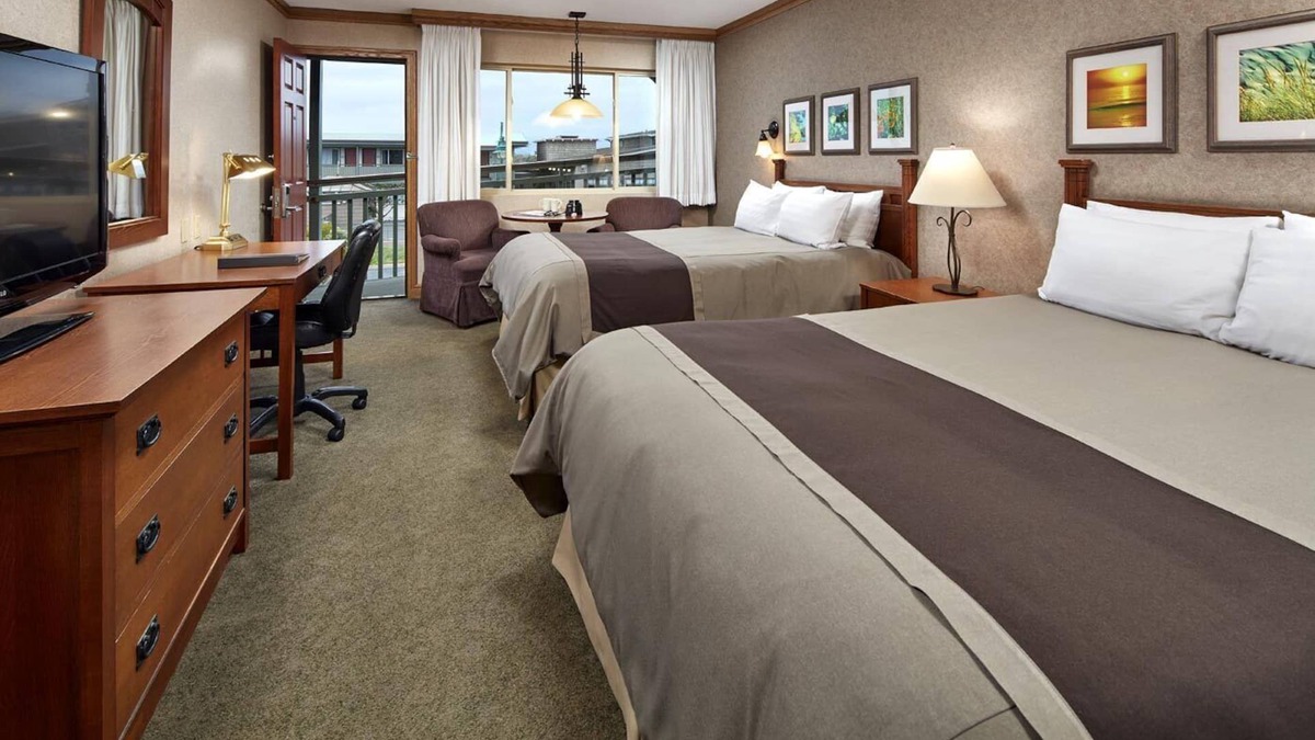 San Simeon Hotel | Steps Away from the Ocean! 4 Relaxing Units Along Highway 101 | Outdoor Pool