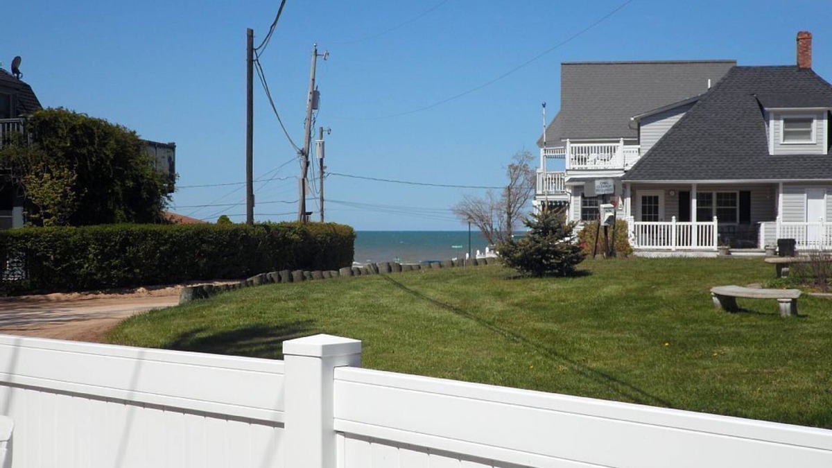 South Haven Cottage | Steps Away from the Beach