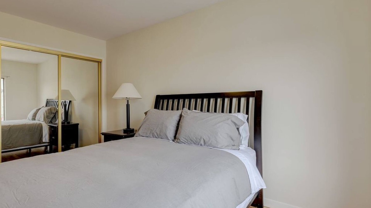 Russian Hill Apartment | Steps away of Fisherman’s Wharf, Cable Car, Coit Tower, Ghirardelli Square.
