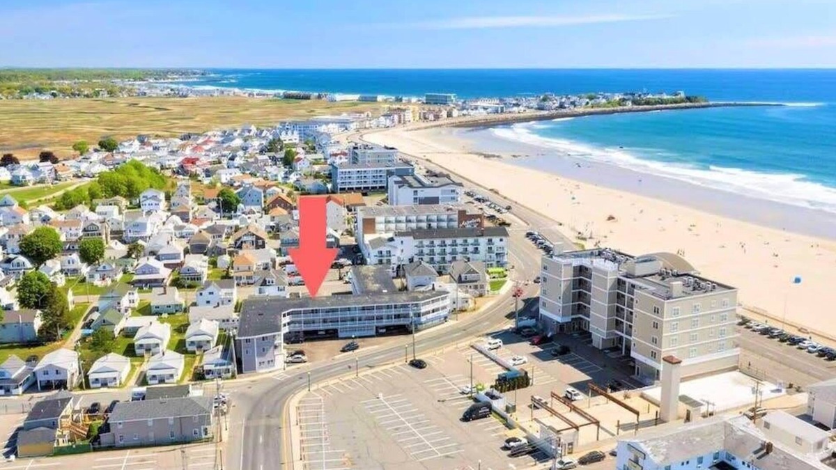 Hampton Condo | Steps from Beach | Pool | Parking | Sleeps 6