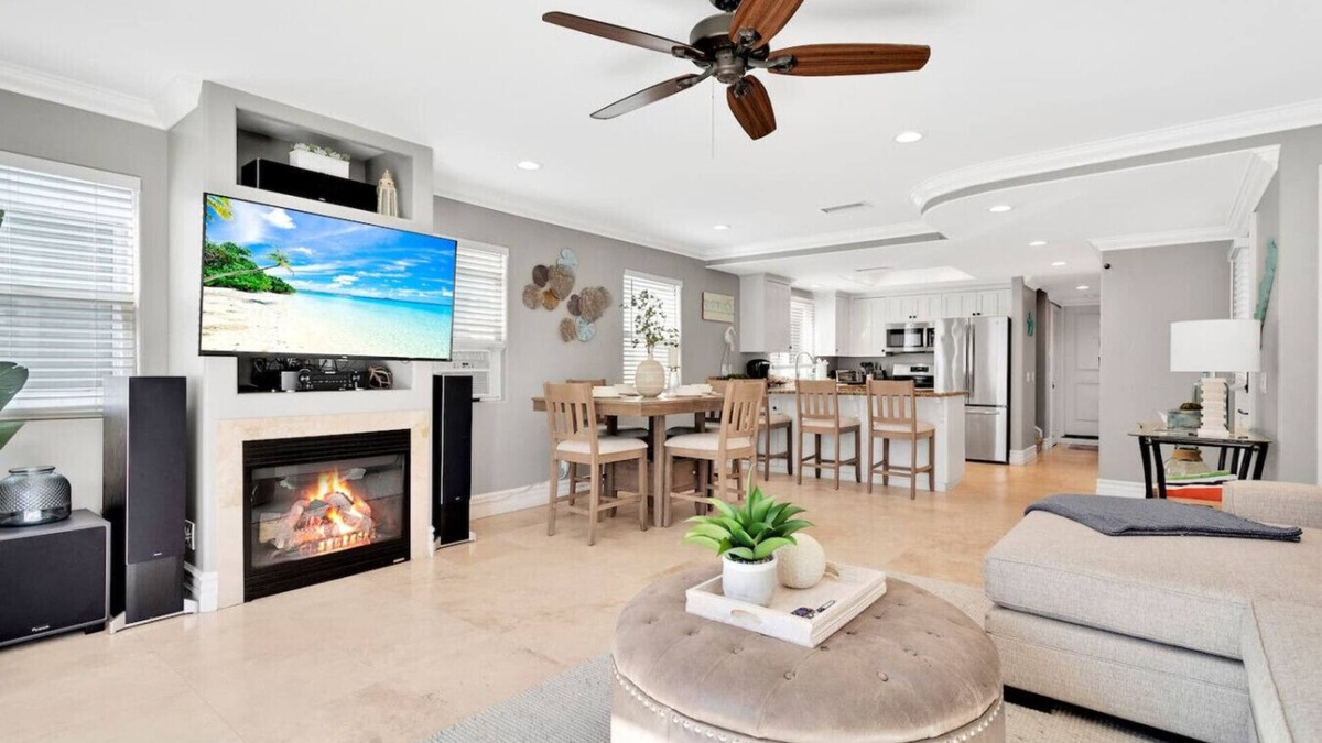 West Newport Villa | Steps from Beach: Stylish Getaway