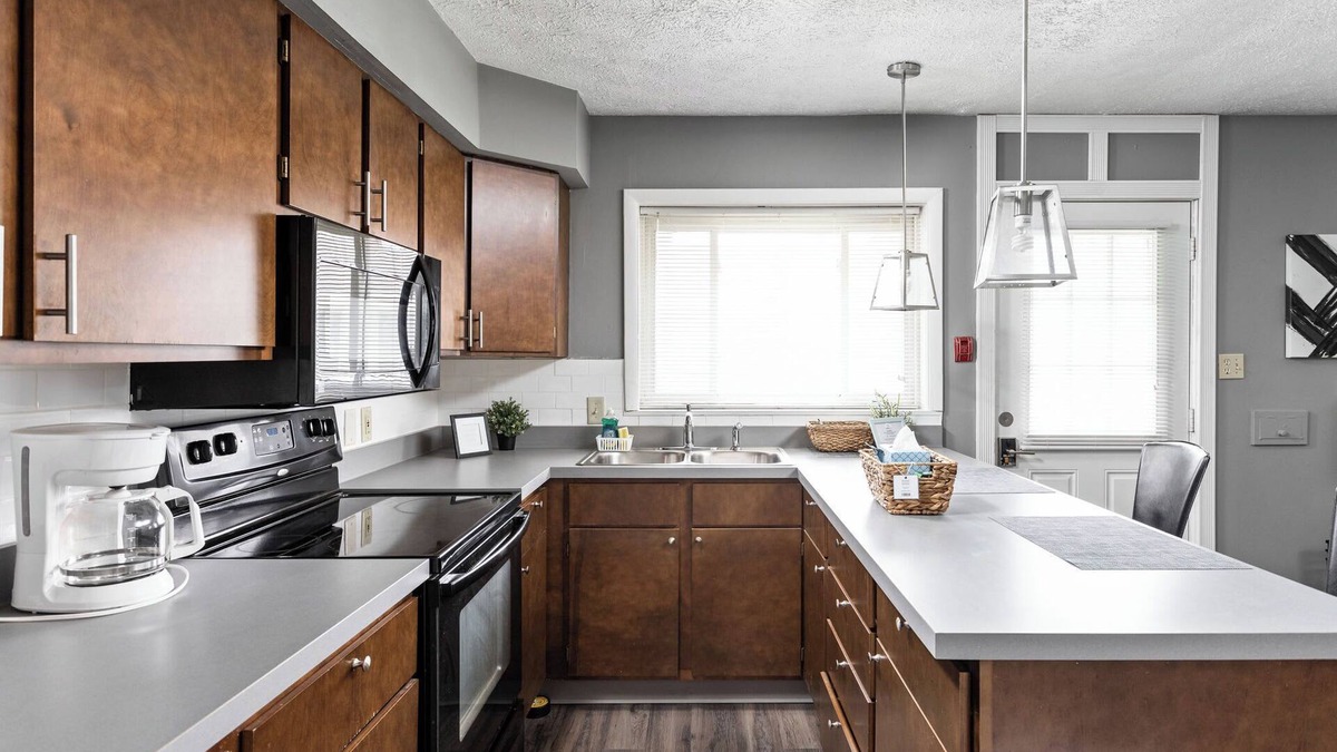 Mapleton/Fall Creek Apartment | Steps from Dwntn Apt