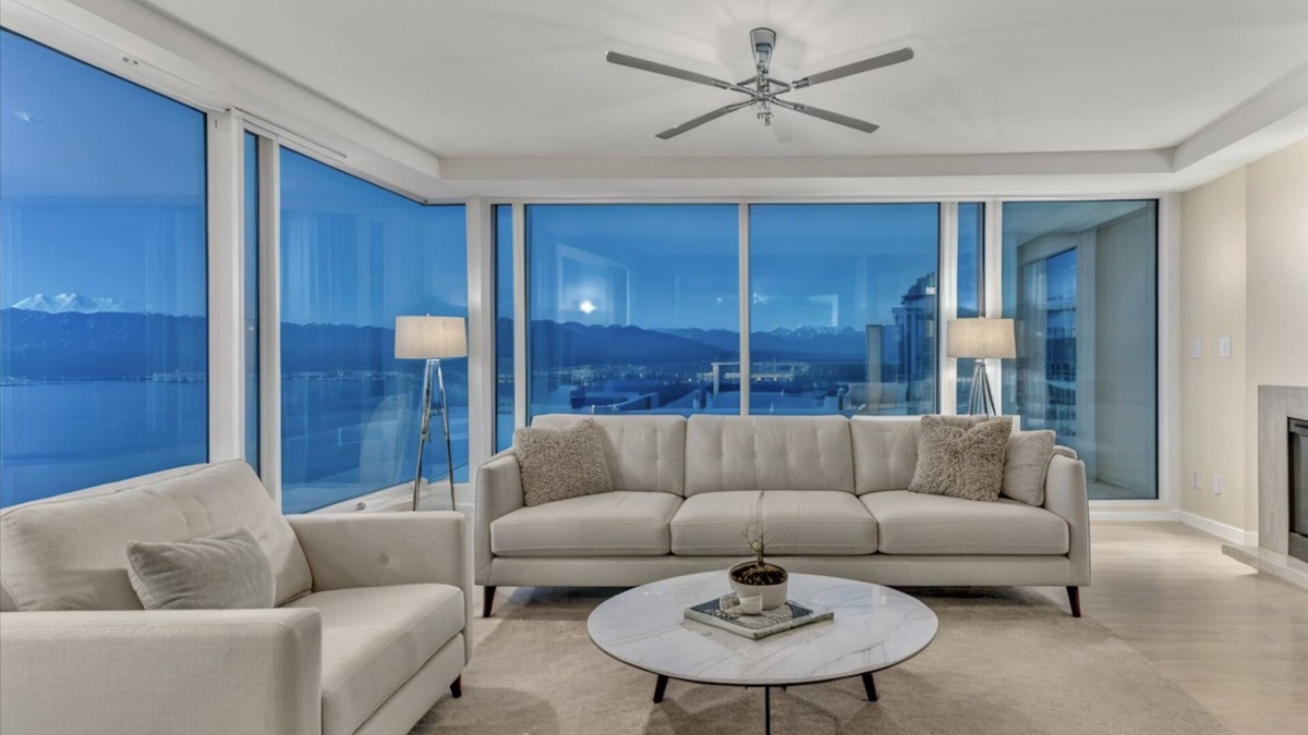 Coal Harbour House | Steps from Fairmont