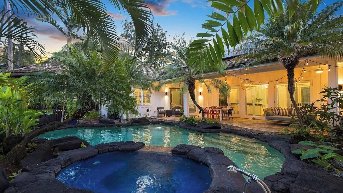 Kailua House | Steps from Kailua Beach, heated pool, gazebo, AC, NO CLEANING FEE!