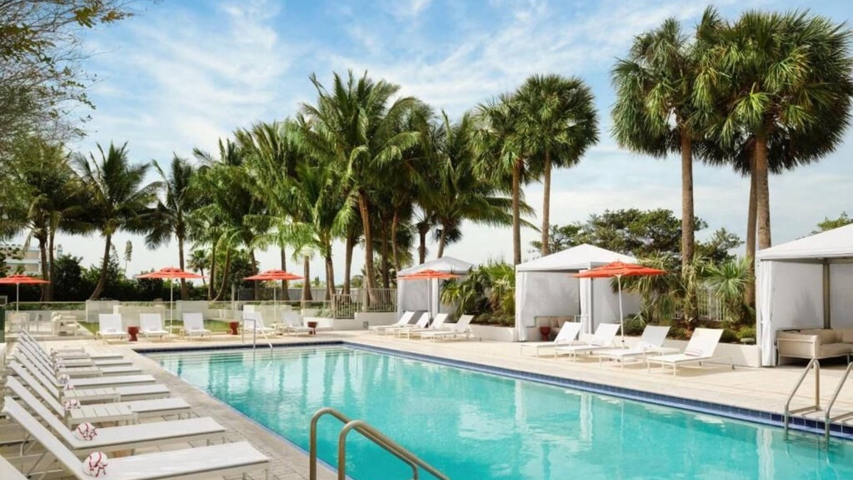Surfside Hotel | Steps from Ocean, Dining & Shopping – Breakfast & Outdoor Pool - 4 Unit