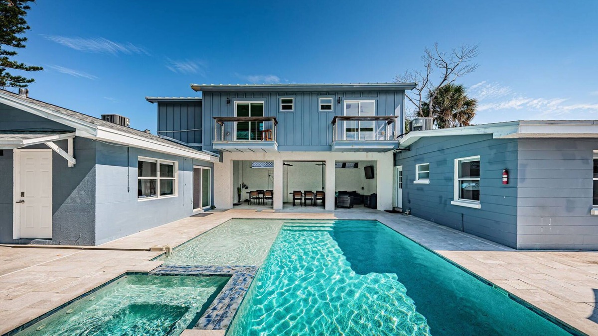 Indian Rocks Beach Apartment | Steps from the Beach | 3BR Retreat + Pool