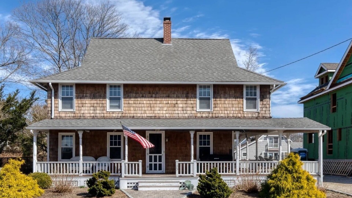Madison Center House | Steps from the beach! Perfect Shoreline Getaway