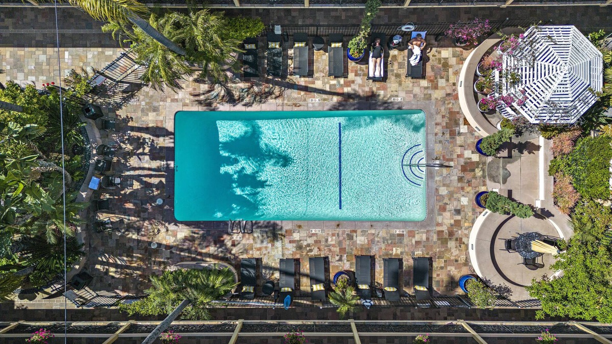 Laguna Beach Hotel | Steps from the best beaches, shops, restaurants $62