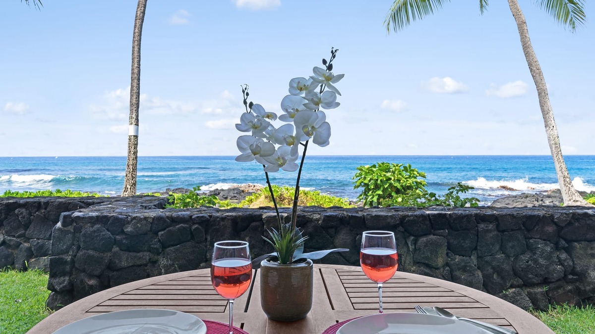 Kailua-Kona Condo | Steps from waves - Ground Floor - Direct Ocean Front condo -full AC & King bed