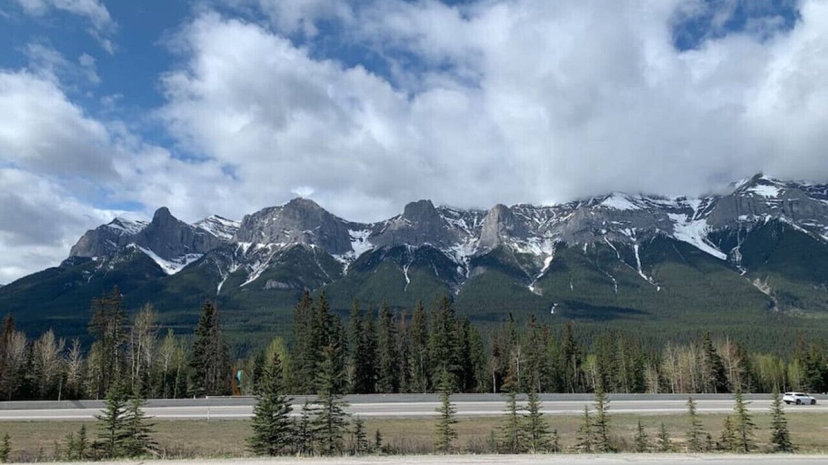 Harvie Heights Apartment | Steps to Banff National Park l Mountain Getaway