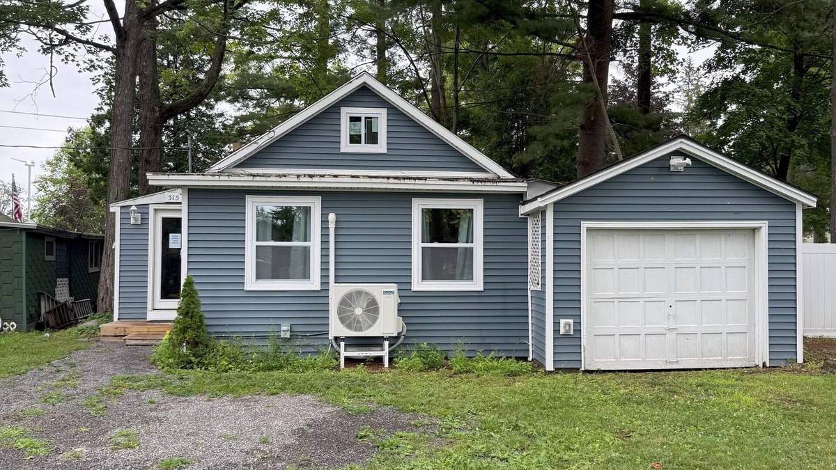 Sylvan Beach House | Steps to Beach | 3BR/2BA Gem - Pet Friendly