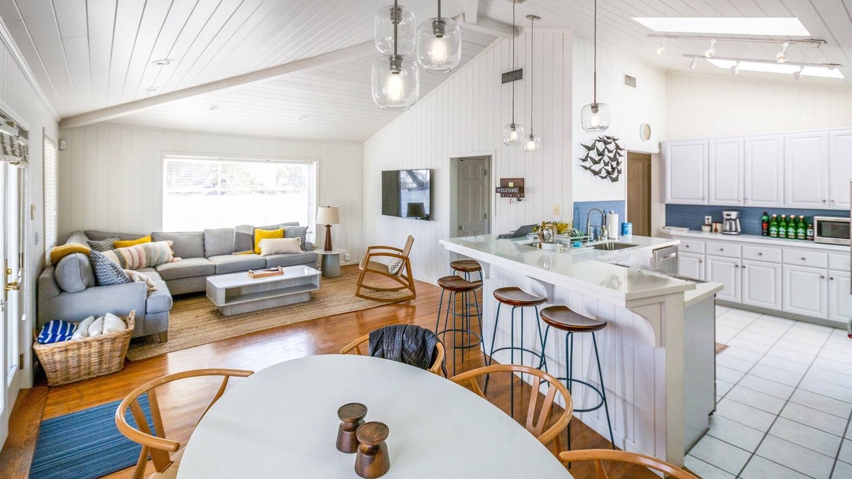 Del Mar House | Steps to Del Mar Beach, restaurants, Fair, and Racetrack