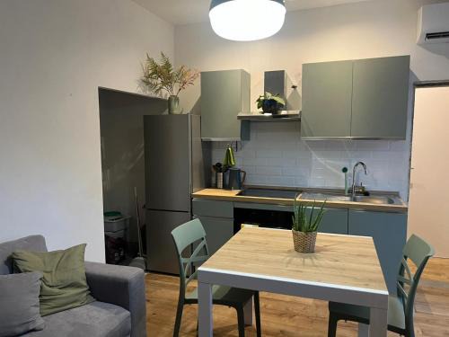 Twist Apartment | Steps to Florence