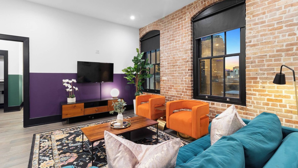 Central Business District Hotel | Steps to French Quarter | Rooftop Pool | Gameroom
