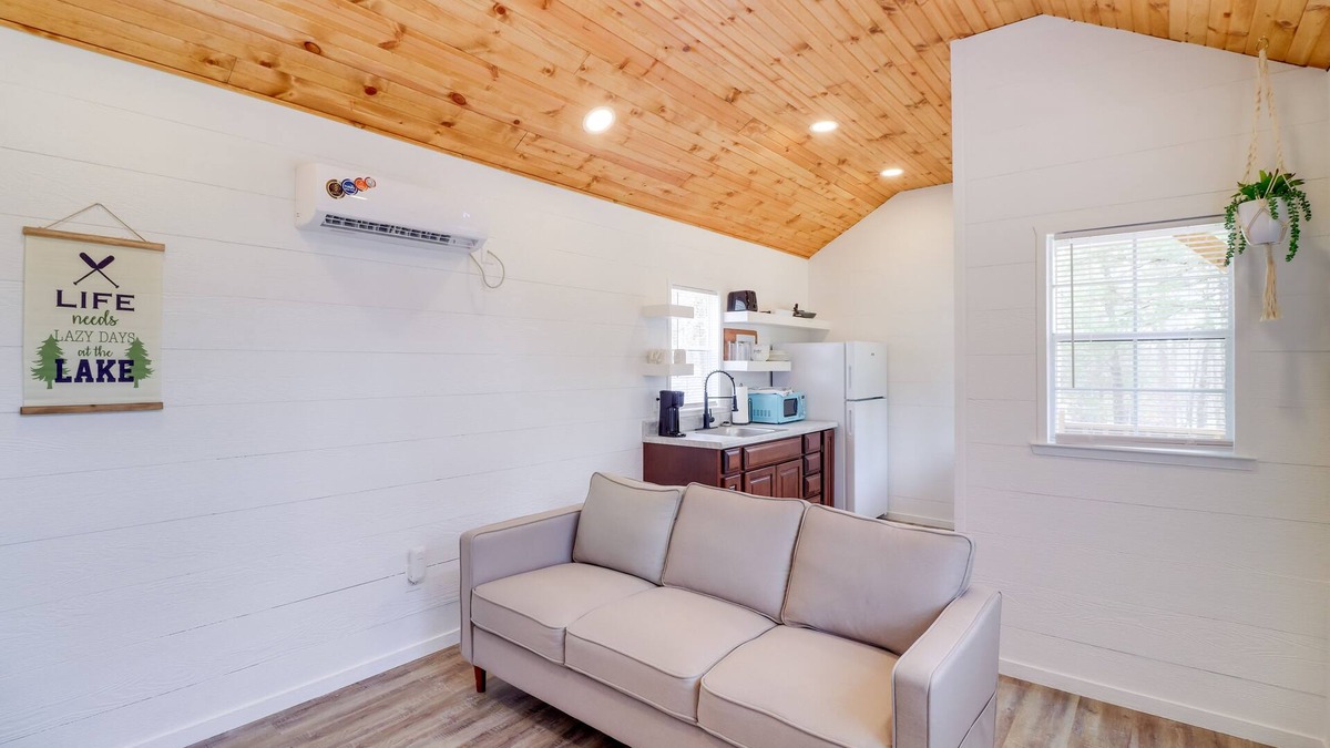 Tumbling Shoals Cabin | Steps to Greers Ferry Lake: Tumbling Shoals Cabin!