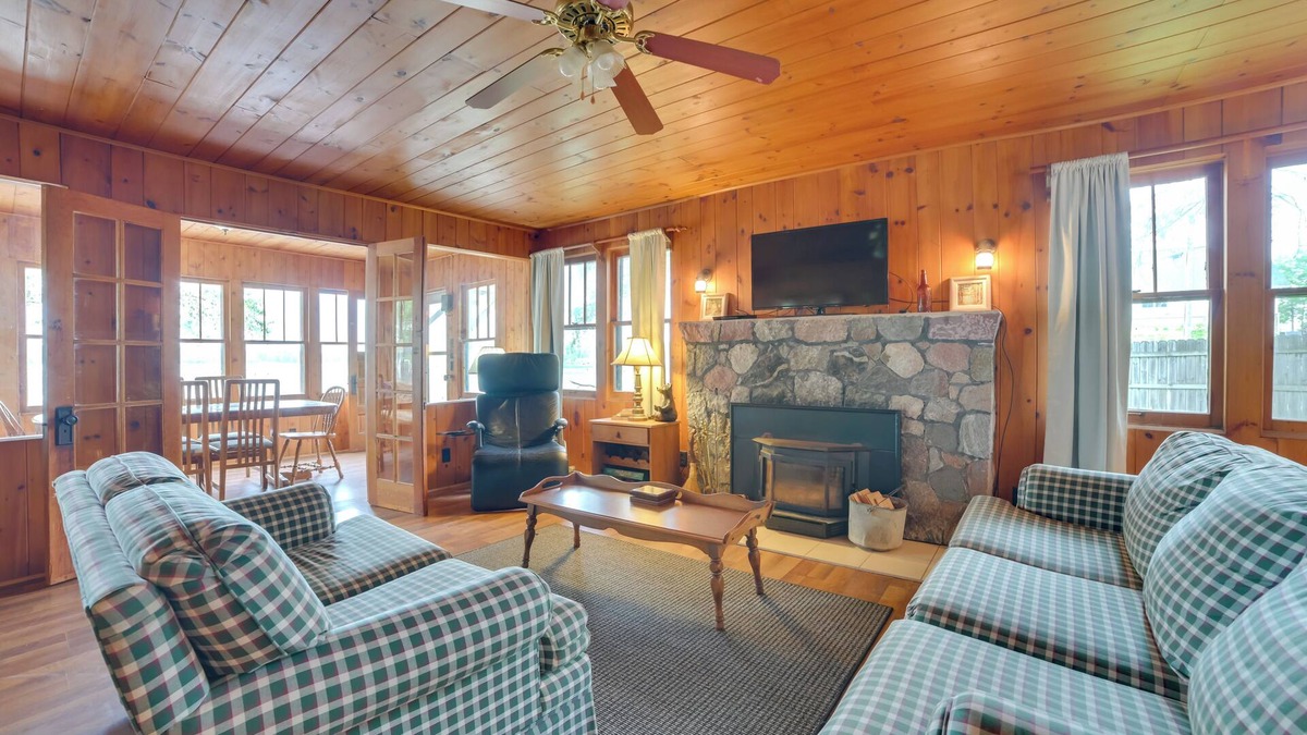 Cedarville Cabin | Steps to Lake: Cedarville Cabin 12 w/Shared Perks
