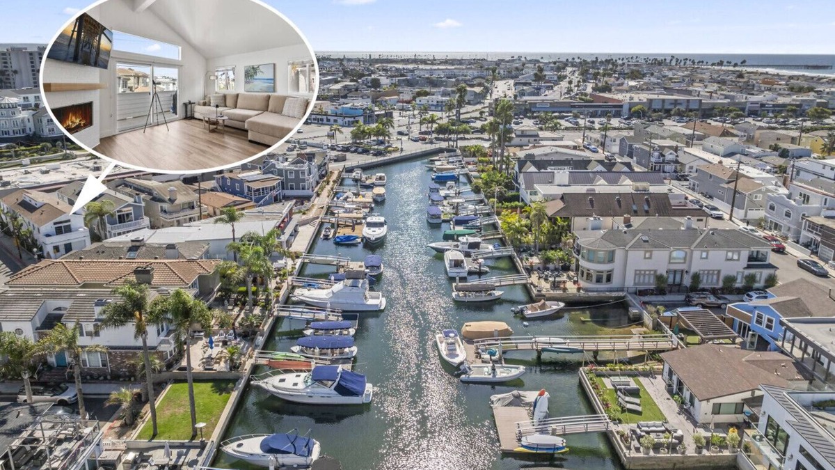 West Newport Villa | Steps to Lido Village and the Marina- Heart of Lido Island!