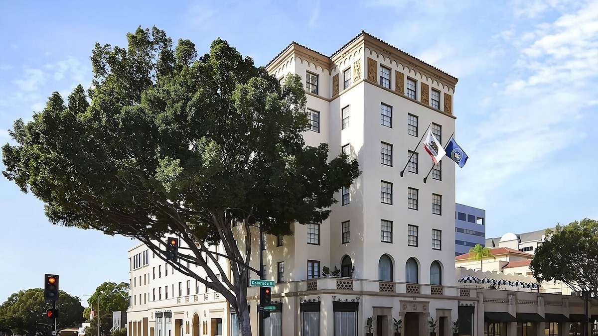 Pasadena Hotel | Steps to Pasadena Ice Skating Center and Norton Simon Museum! Parking!