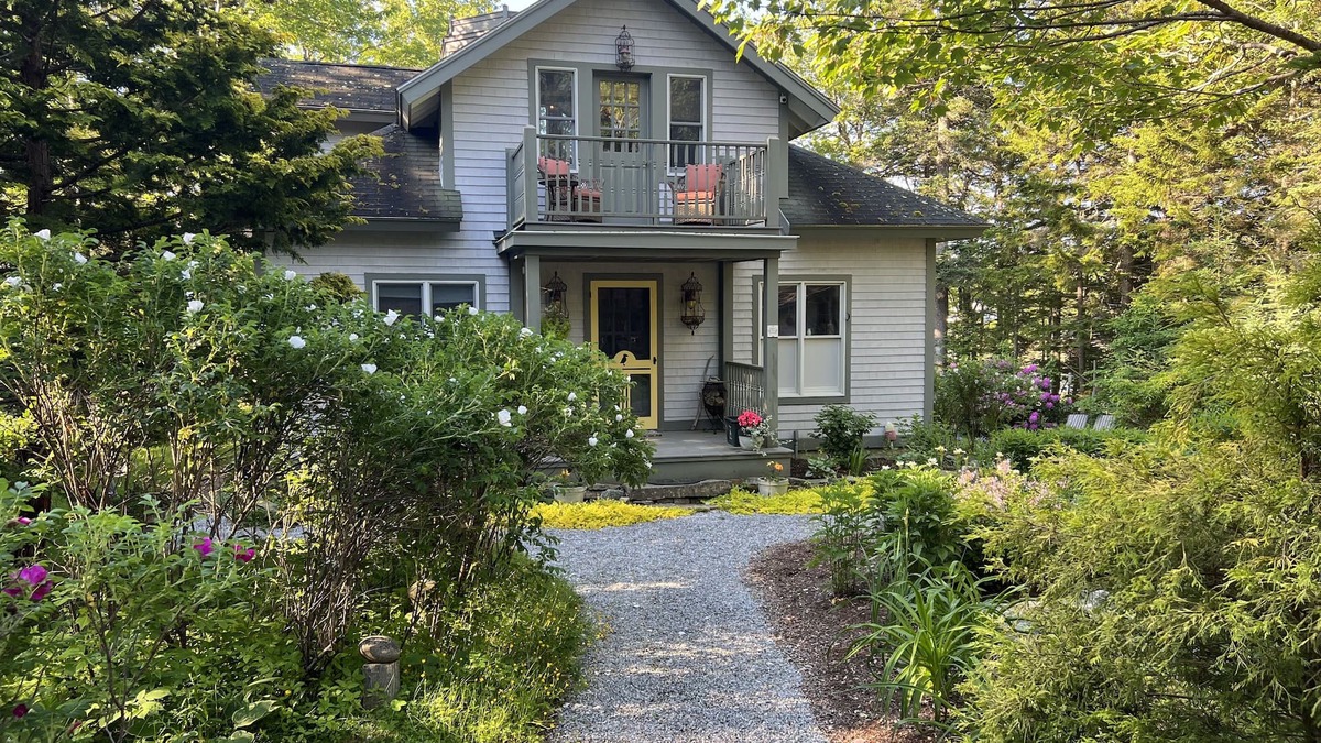 Port Clyde Cottage | Steps to Sandy Beach and Open Ocean Views