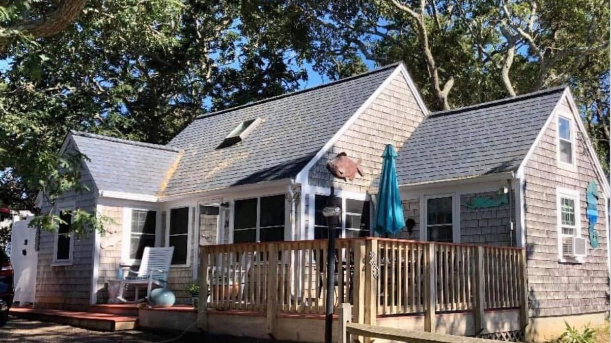 Dennis Port Cottage | STEPS TO SEA ST BEACH DENNISPORT NANTUCKET SOUND
