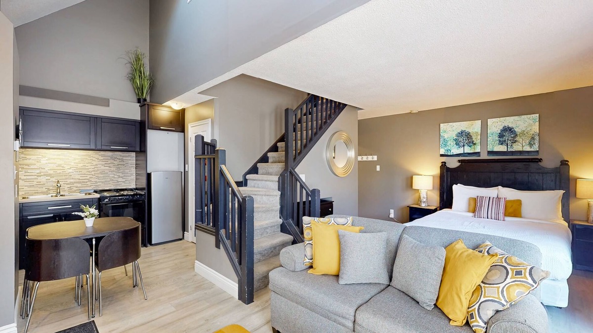 Craigleith House | Steps to ski loft with fireplace & deck + seasonal pool. hot tub, & tennis