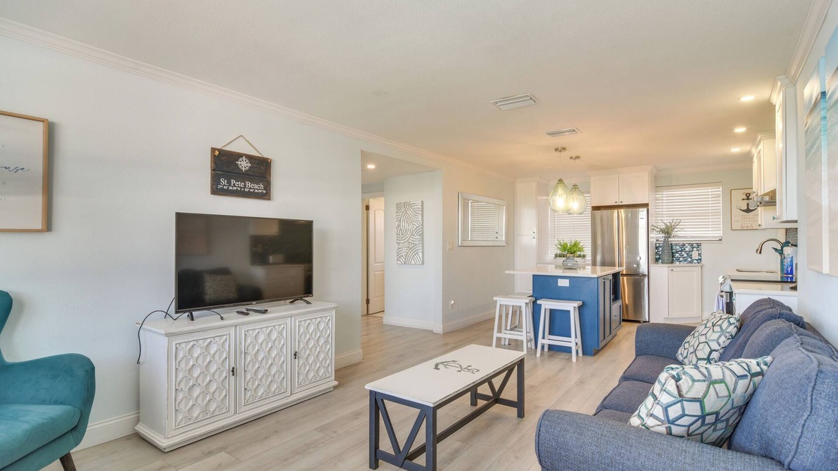St. Pete Beach Condo | Steps to St Pete Beach: Condo w/Pool Access