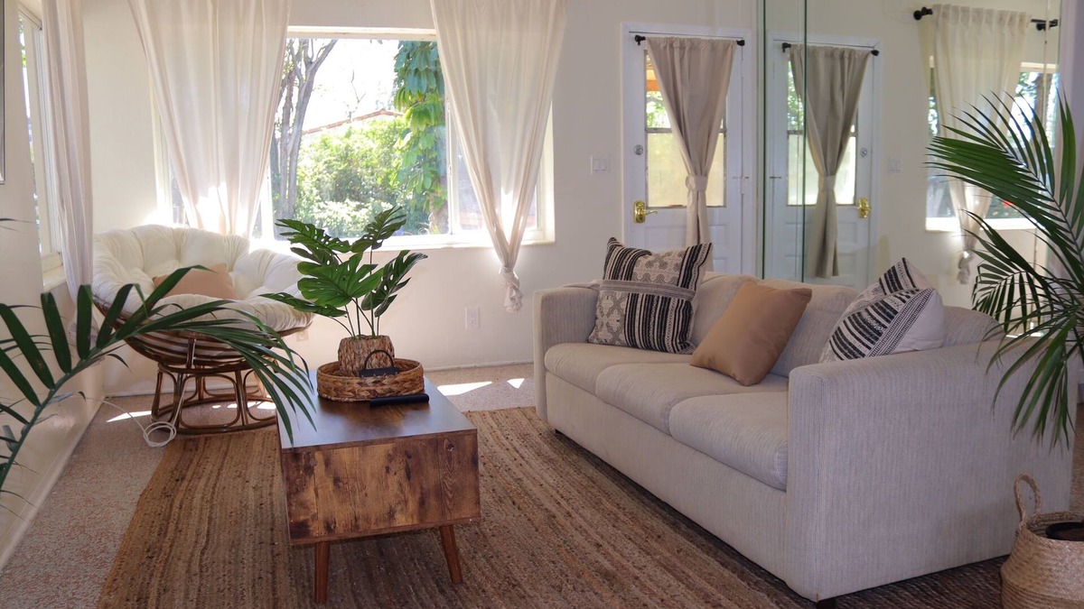 Deerfield Beach Cottage | Steps to the Beach 3 Bdr/2 kitchens, great backyard!