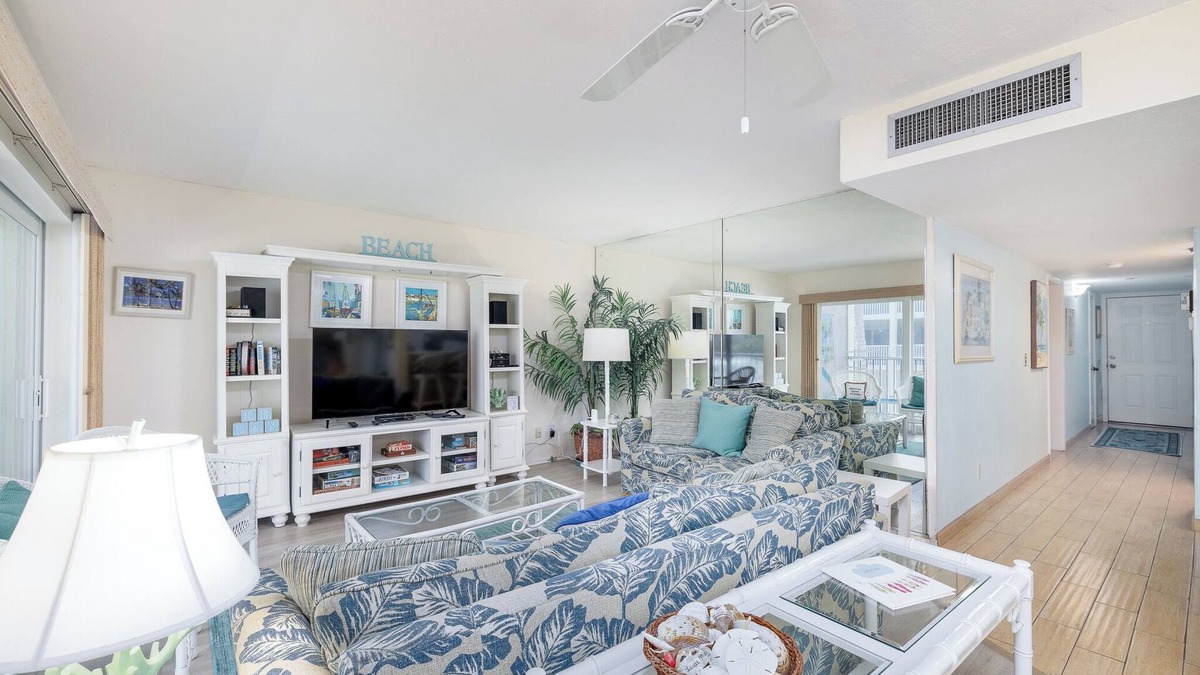 Sanibel Condo | Steps To The Beach