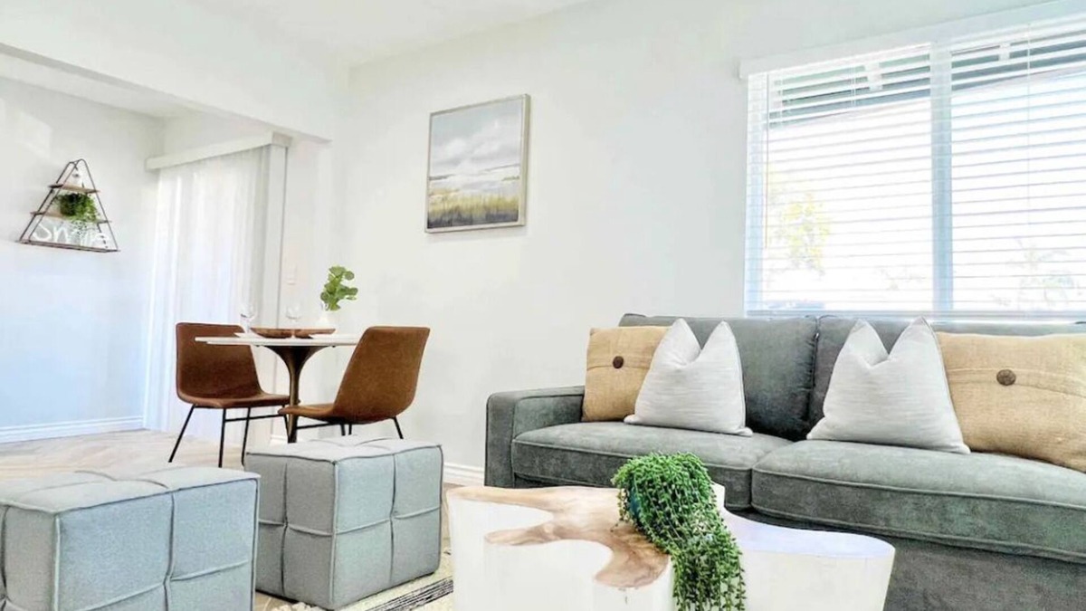 Mission Beach Cottage | Steps to the Sand-Upscale Beach Cottage