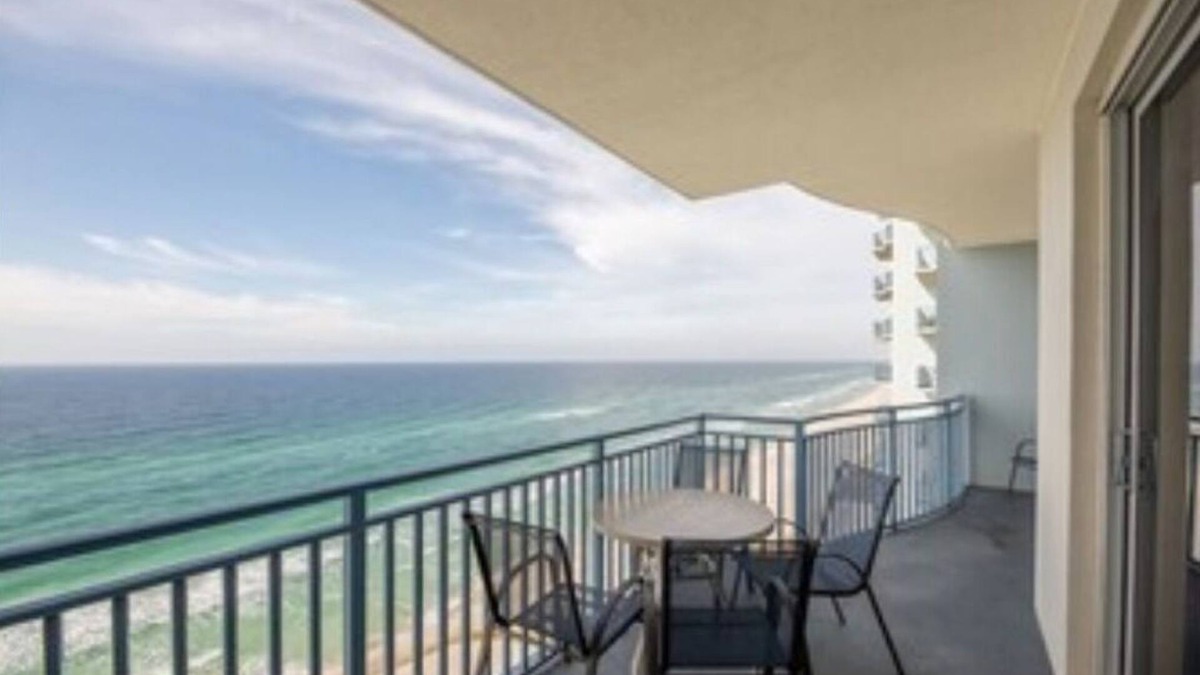 El Centro Beach Condo | Sterling Breeze 1402 Walk to Pier Parkn