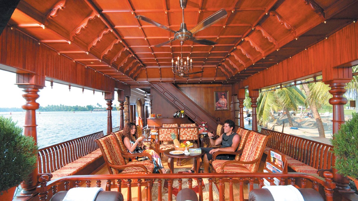 Alappuzha Boat Rental | Sterling House boat Lake Palace Alleppey