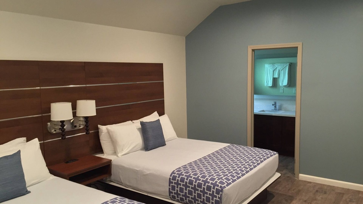 Newhall Hotel | Sterling Inn