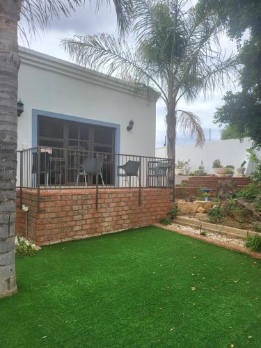 Windhoek Apartment | Steven's bachelor self catering