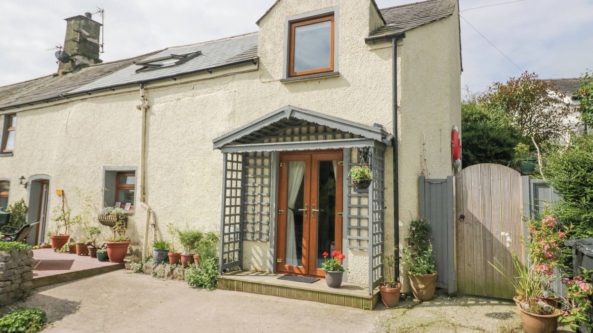 Baycliff Cottage | STILL WATERS, pet friendly, character holiday cottage in Ulverston