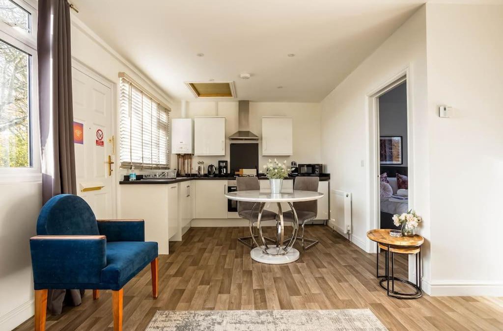 Blandford Saint Mary House | Stillness- Connect to the Nature in the Hot Tub